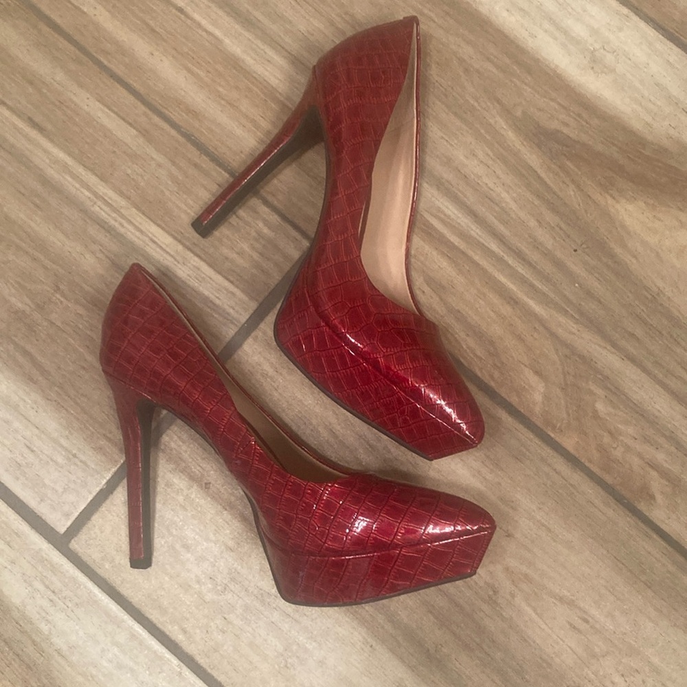 Gently used Gianni Bini Pumps